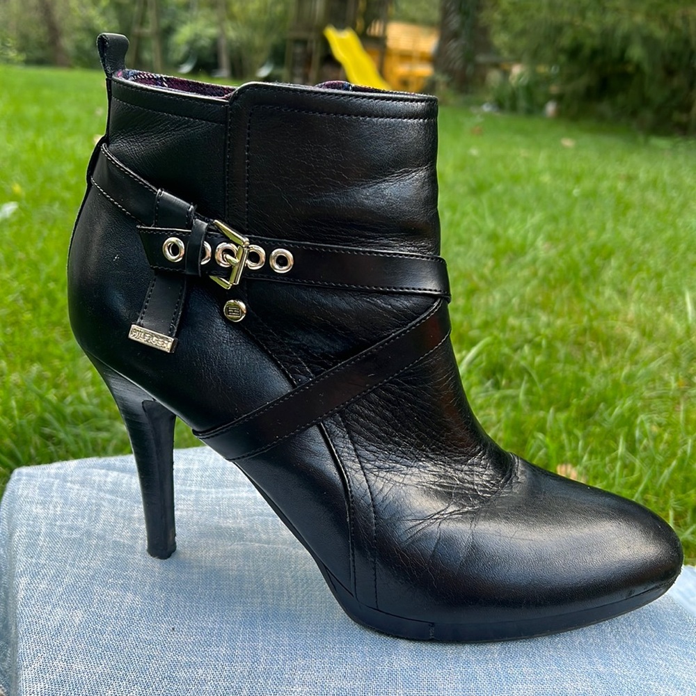 Tommy Hilfiger leather buckle booties size 10 medium width